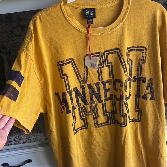 BDG Minnesota Oversized Tee - Picture 4 of 4
